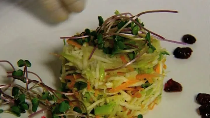 FRESH REFRESH. Salata de crudităţi RAW VEGAN - reţeta