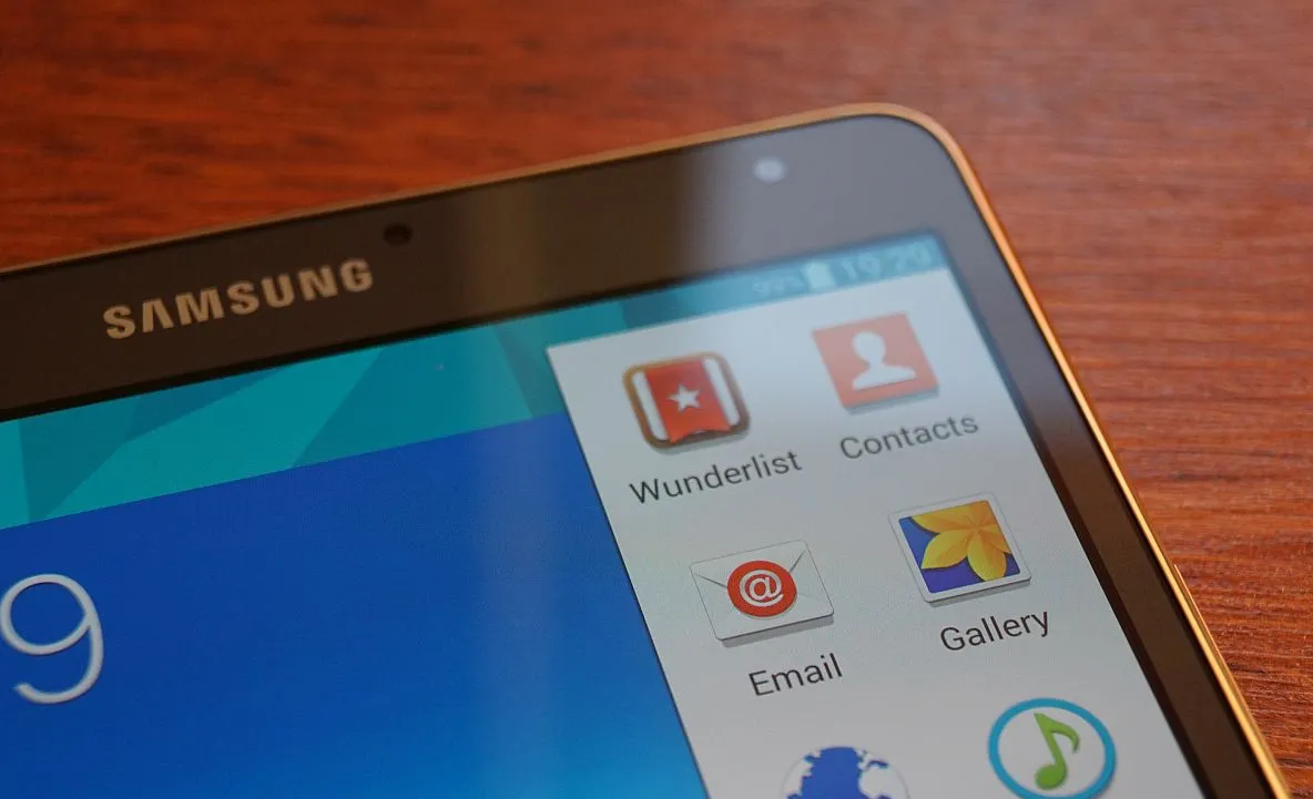 De la Samsung vine CEA MAI BUNĂ: Dacă vrei o tabletă, asta e campioana din 2014!
