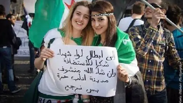 Cele două italience răpite în Siria şi eliberate au revenit în ţară