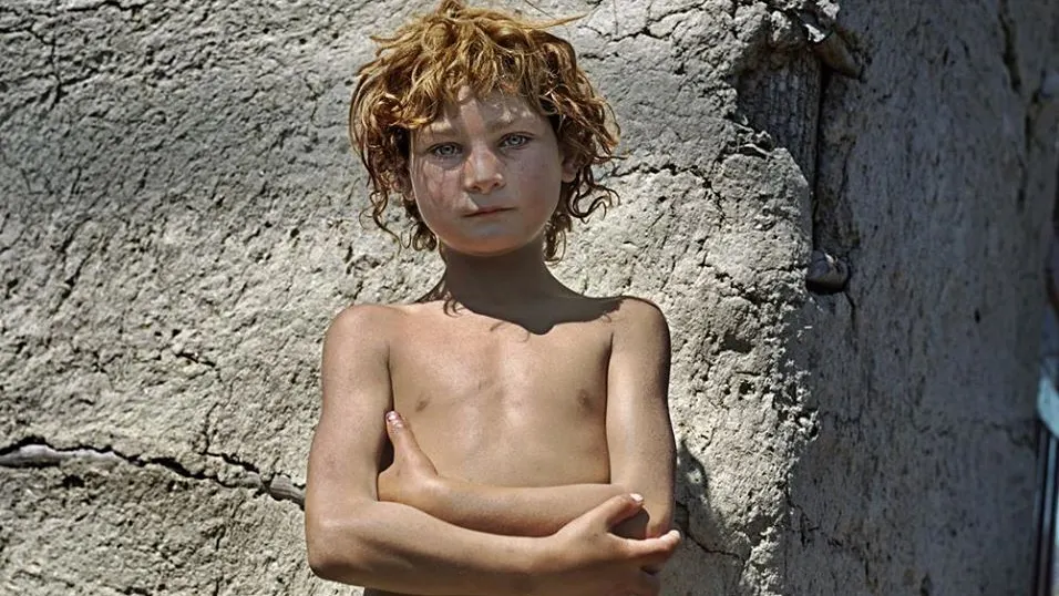 VIAŢA GREA a copiilor din România şi Bosnia, într-o EXPOZIŢIE de FOTOGRAFIE, la Londra