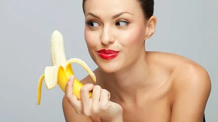 Arunci coaja de banană? Iată câte lucruri poţi face cu aceasta