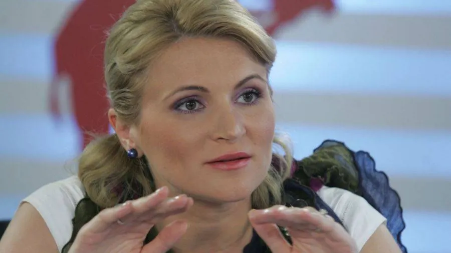 Andreea Paul: Vacanţa parlamentară de trei luni trebuie redusă la o lună 