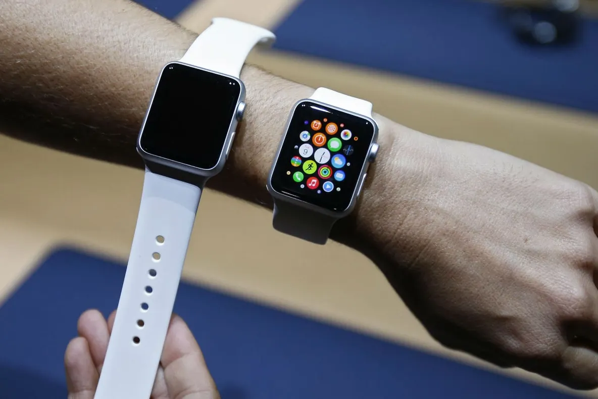 E oficial! Când vei putea purta Apple Watch la încheietură