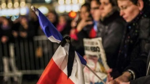 OMAGIU pentru CHARLIE HEBDO. 230 000 de FRANCEZI au ieșit în STRADĂ