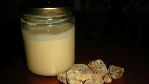 REŢETA uimitoare de cremă cu TĂMÂIE care repară şi întinereşte pielea