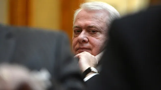 Dosarul retrocedărilor ilegale de păduri. Hrebenciuc, denunţ la DNA împotriva lui Geoană