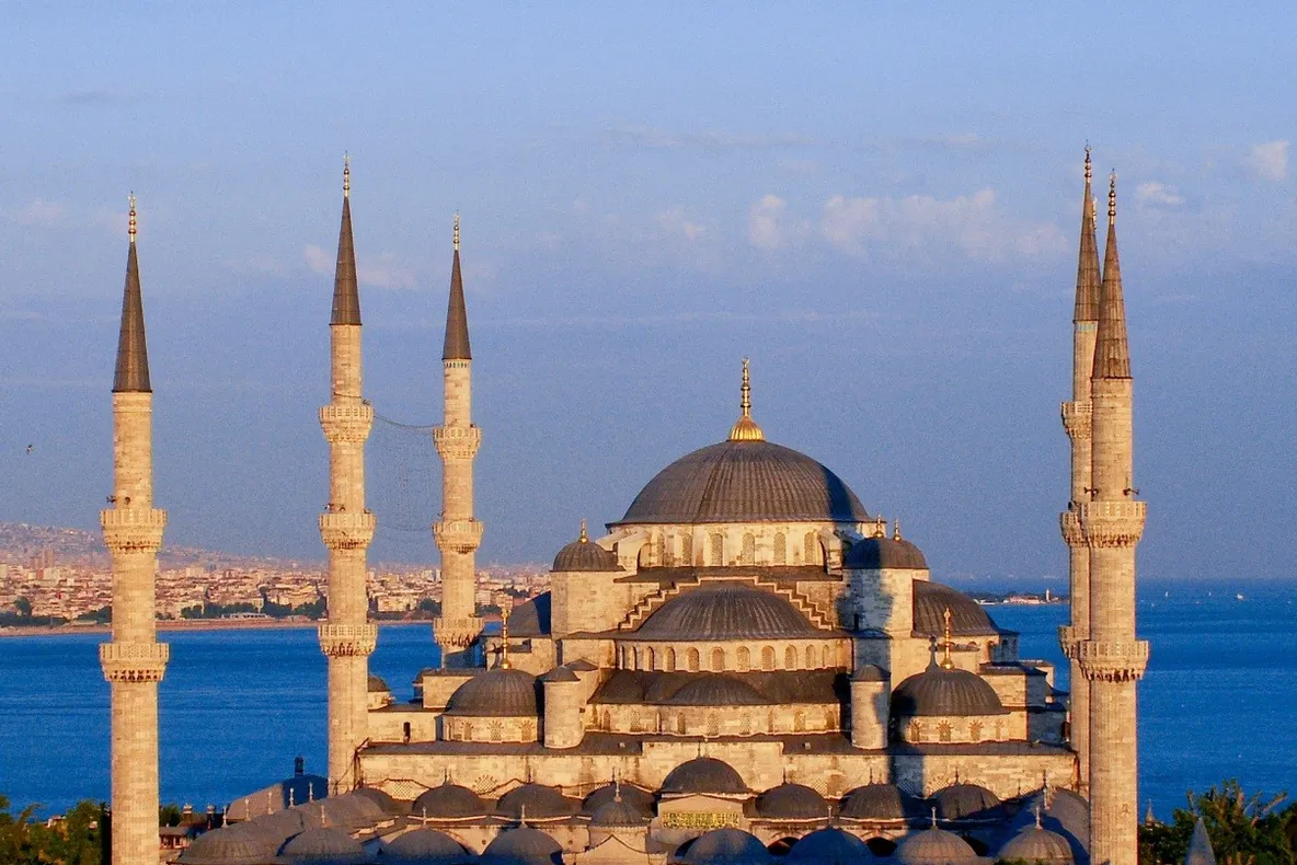 Bombă DEZAMORSATĂ în apropiere de un centru comercial din ISTANBUL