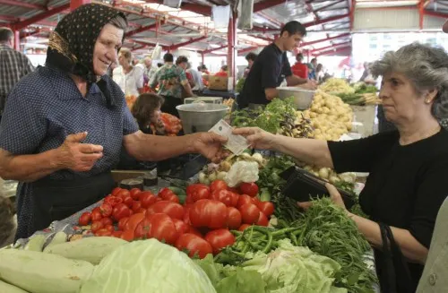 PĂCAT: S-au SCUMPIT ouăle, legumele şi conservele de legume