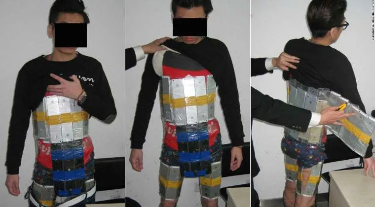 Chinez prins la vama cu 94 de iPhone-uri lipite de corp