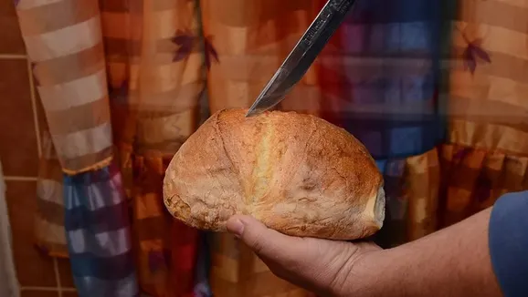 Ce se întâmplă dacă faci SEMNUL CRUCII deasupra MÂNCĂRII
