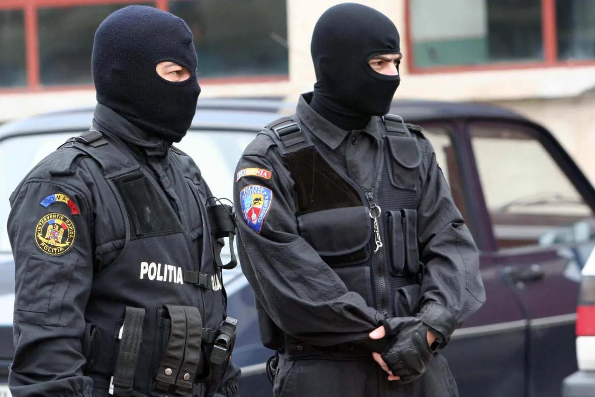 Percheziţii de amploare la firme de pază din Bucureşti şi 8 judeţe