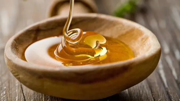 Cum să-ți dai seama dacă mierea pe care o consumi este naturală 