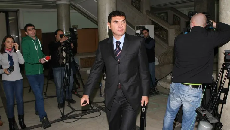 Borcea se apucă de scris după gratii. Care e tema cărţii