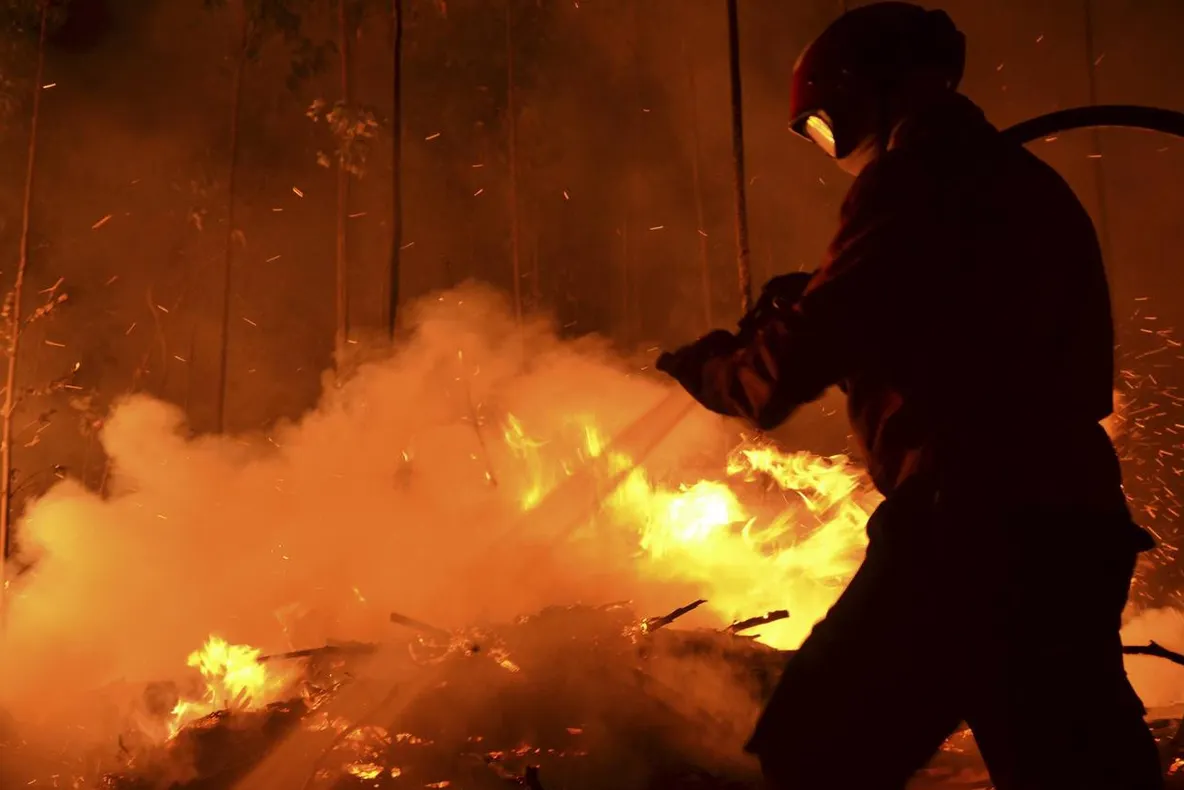 Incendiu în Capitală: Un bărbat de 70 de ani a murit