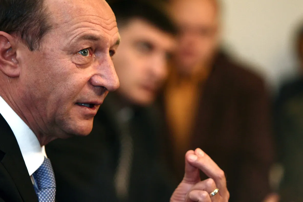 După ce l-a făcut premier de două ori, Băsescu îi cere demisia lui Ponta: Ai sacrificat ţara!
