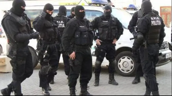  Percheziții de amploare la suspecţi de evaziune fiscală. Sunt implicaţi 170 de politişti