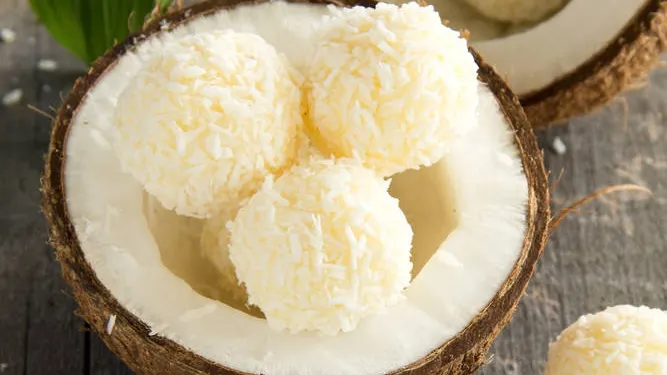 Bomboanele Raffaello făcute în casă, un deliciu. Reţeta simplă pe care trebuie să o încerci