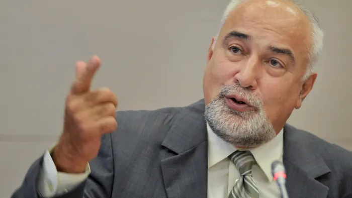 Vosganian: Cer membrilor Comisiei juridice din Senat să jure pe Biblie şi Constituţie în cazul meu