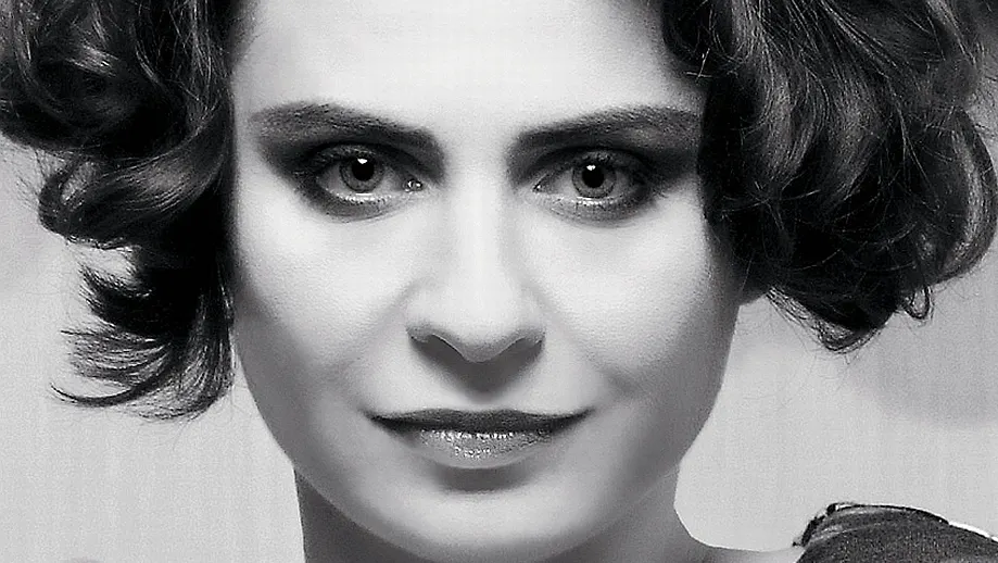 Adina Buzatu este în doliu. Tatăl ei a murit