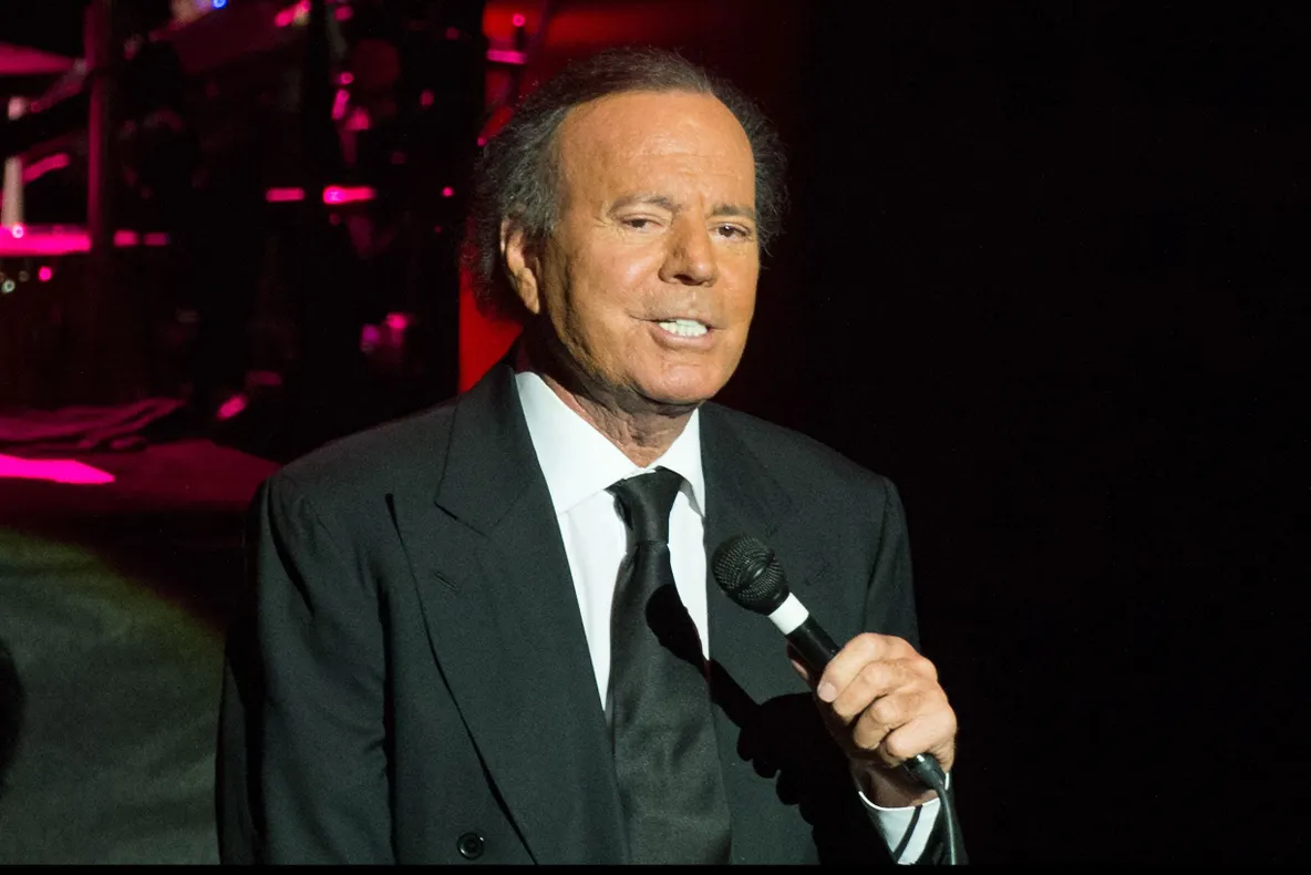 El Mundo scrie despre motivul pentru care Julio Iglesias şi-a anulat concertul în România 