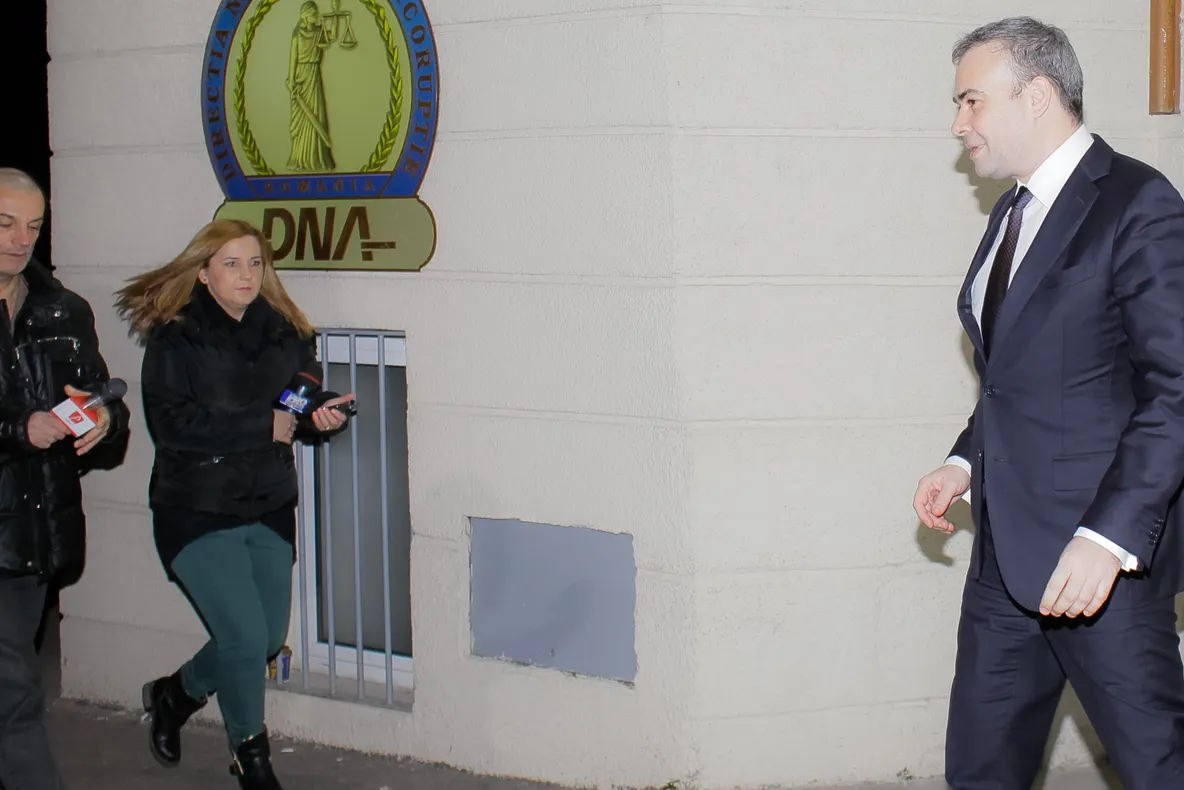 Referat DNA: Darius Vâlcov primea mita în pungi de plastic. Întâlniri secrete în cimitir
