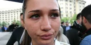 Ce uită Elena Băsescu să spună despre semnăturile strânse de Vanghelie