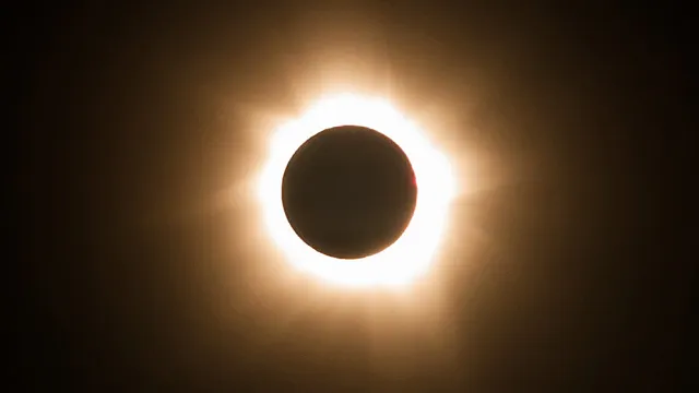 Eclipsa de soare, vineri în România. Unde şi de la ce oră se vede, în fiecare oraş din ţară