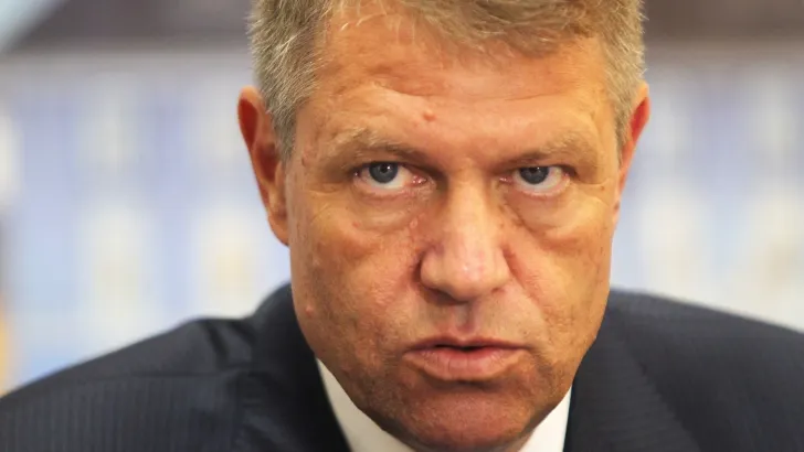 Cum îl face Iohannis să pară "penibil" pe Viktor Orban