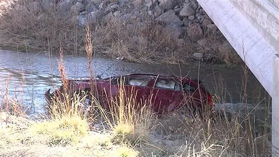 Supravieţuire miraculoasă pentru un bebeluş: salvat dintr-o maşină scufundată în apă, după 14 ore