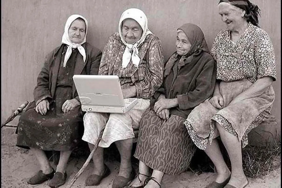 O treime dintre locuitorii satelor din România au grupuri sanitare, dar 60% folosesc internetul