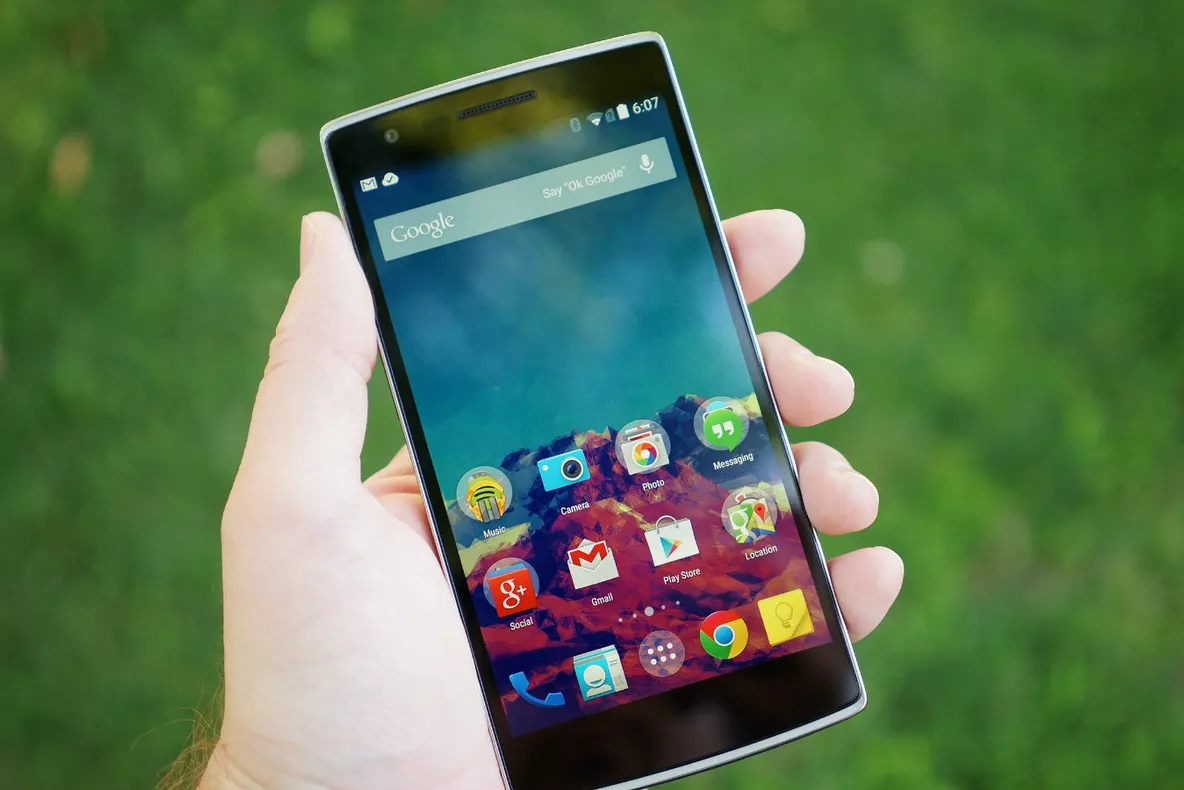 Incredibil cum ne-au manipulat chinezii! Ne-au făcut să cumpărăm acest telefon!