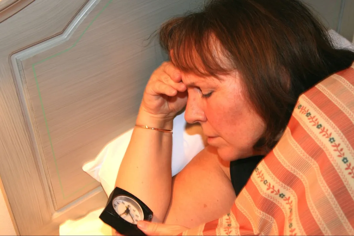Transpiri excesiv noaptea? Iată care sunt afecţiunile de care ai putea suferi
