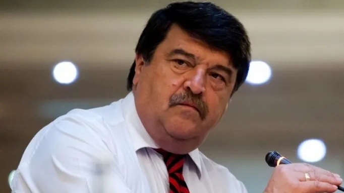 Toni Greblă, scos din arest după o oră. Fostul judecător CCR ar fi fost dus la spital