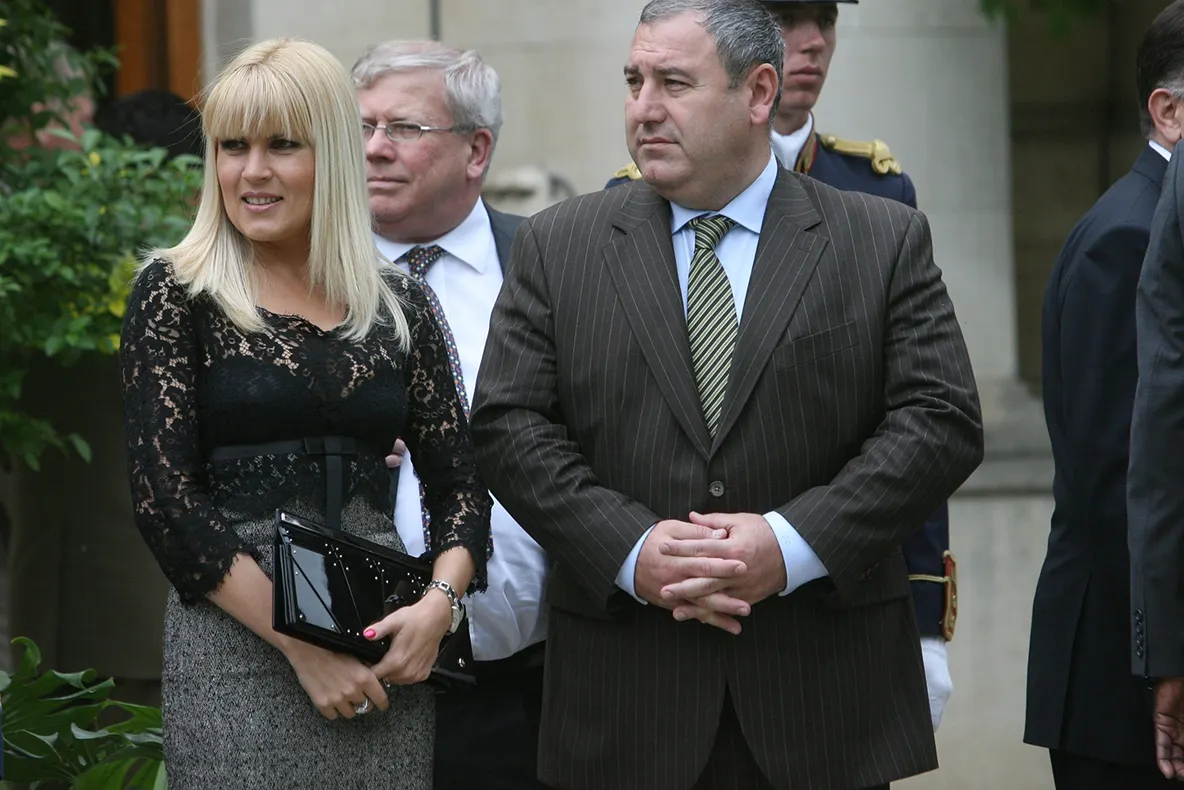 Udrea, pe Facebook: Principala vinovăţie a lui Dorin Cocoş este că a fost căsătorit cu mine
