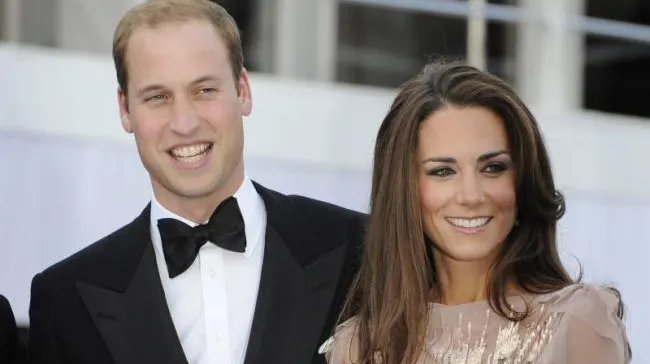 Marea Britanie: Prințul William este angajat ca pilot la serviciul aviatic de urgență
