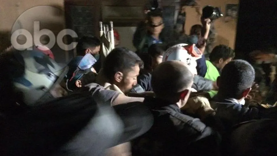 Salvare miraculoasă, după 83 de ore. Cum a fost scos un bărbat dintre dărâmături, în Kathmandu