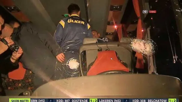 Atac armat în Turcia. Autocarul echipei Fenerbahce, atacat cu gloanțe. Șoferul a fost împușcat