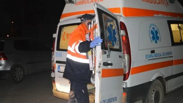 Doi morţi şi trei răniţi, după ce două maşini s-au ciocnit frontal. Impactul, extrem de violent