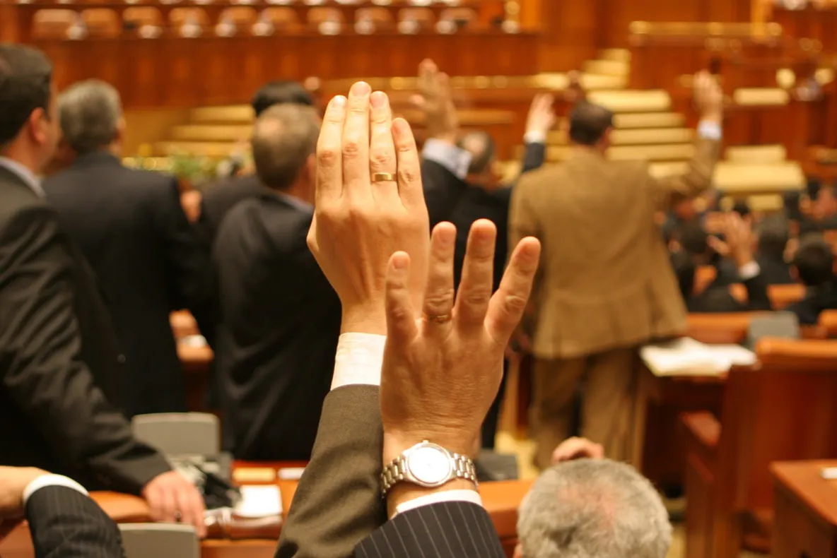 Proiectul de lege privind Codul fiscal stârnește discuții aprinse în plenul Senatului 
