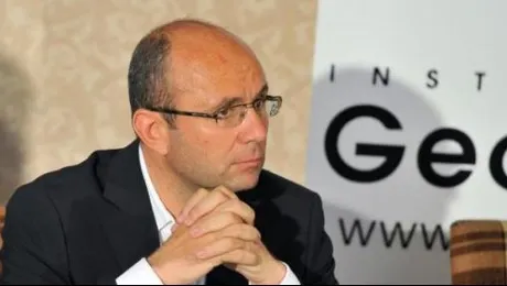 Cozmin Guşă: Cea mai mare vulnerabiliatea a ţării este Victor Ponta. Relaţia cu SUA este în pericol