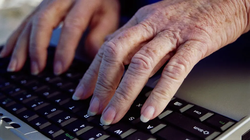 Tu cum tastezi? Indiciile care îți spun dacă vei face Parkinson