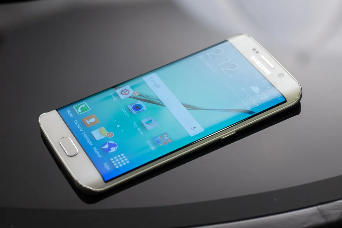 A creat Samsung telefonul perfect? Rezistă la orice ți-ar trece prin minte.