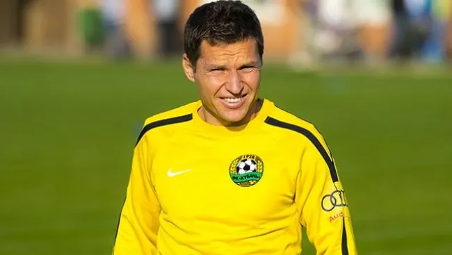 Groaznic! Un fotbalist a intrat cu 170 km/h într-un stâlp. Gigel Bucur este şocat!