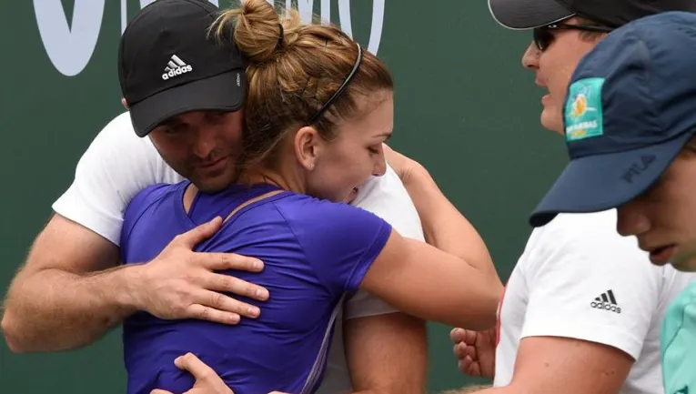 Cum a fost certată Simona Halep de antrenorul ei, chiar pe terenul de tenis