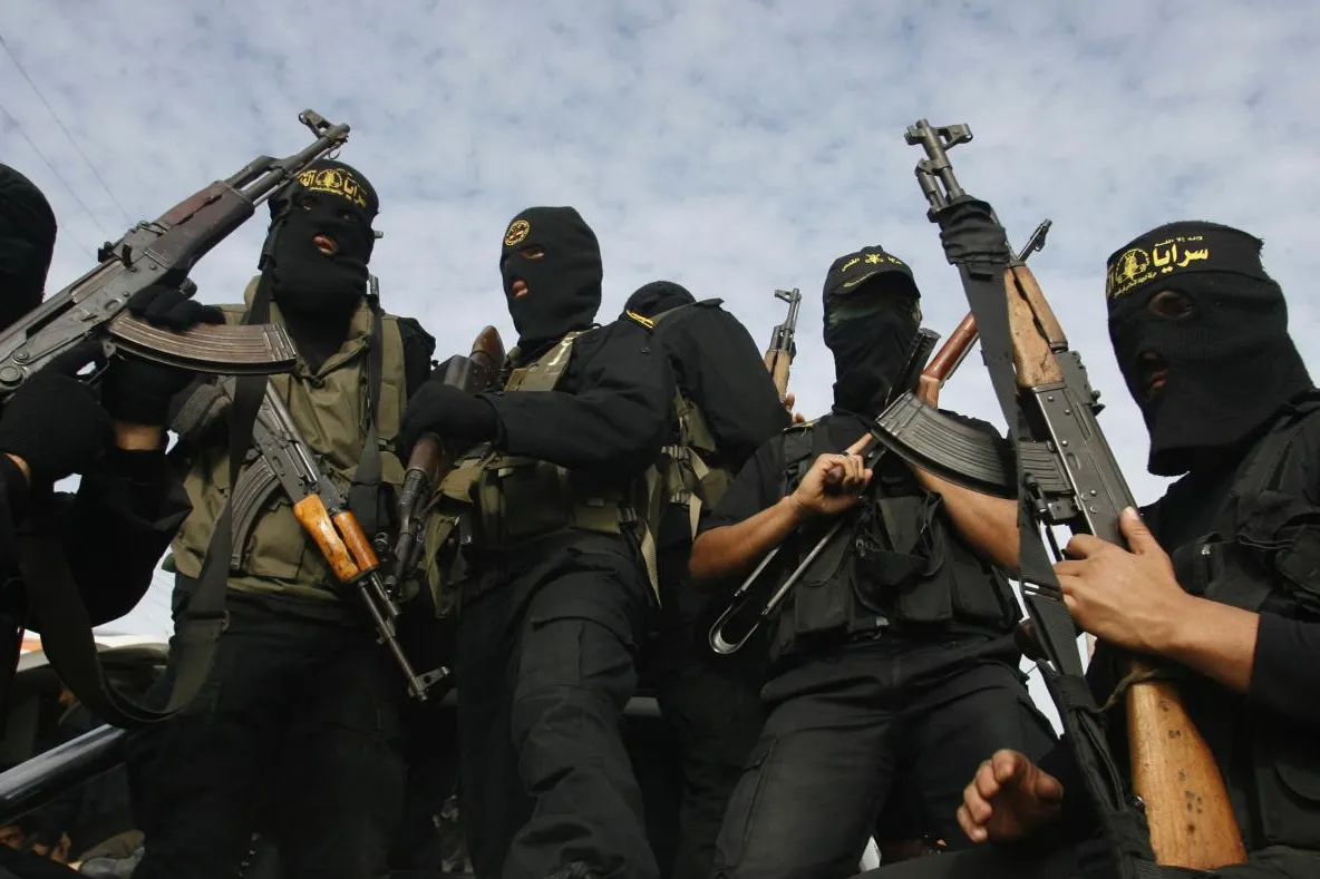 2 000 de persoane, evacuate pentru a fi apărate de jihadiștii din Statul Islamic