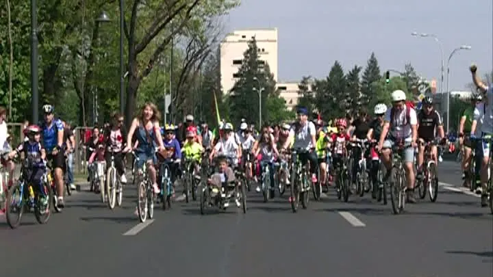 Bicicliştii au cucerit Capitala: ce au cerut aproape 7000 de persoane care au ieşit pe stradă
