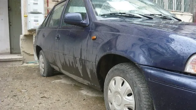 Ce a descoperit un ieşean când a coborât dimineaţa în parcare. I-a lăsat un mesaj atacatorului