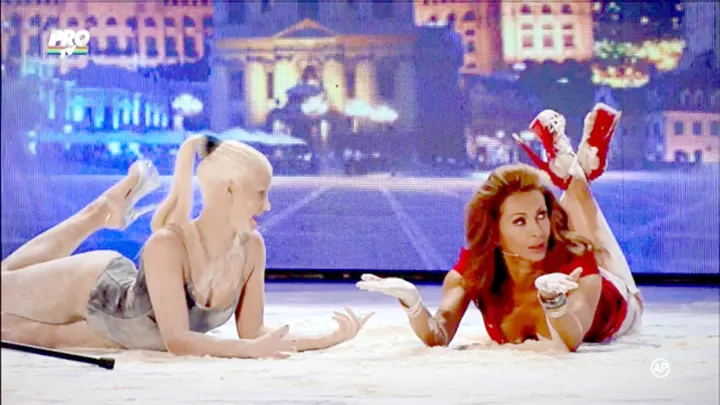 Românii au talent. Mihaela Rădulescu l-a băgat pe Bebe Cotimanis cu capul între sâni