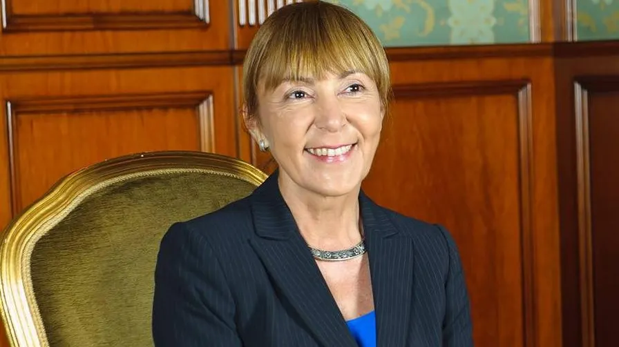 Monica Macovei, propunere inedită, în locul cătușelor: Eșarfe de mătase care să reziste 