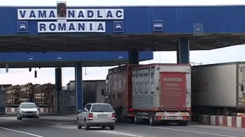Descoperire incredibilă în Vama Nădlac, într-un microbuz, sub un morman de haine...